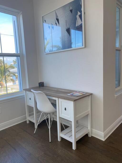 Ferienhaus Luxurious Modern Townhouse Right Across Beach!! Table Tennis St. Pete Beach