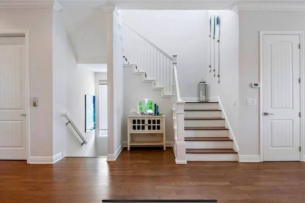 Luxurious Modern Townhouse Right Across Beach!! Table Tennis * St. Pete Beach