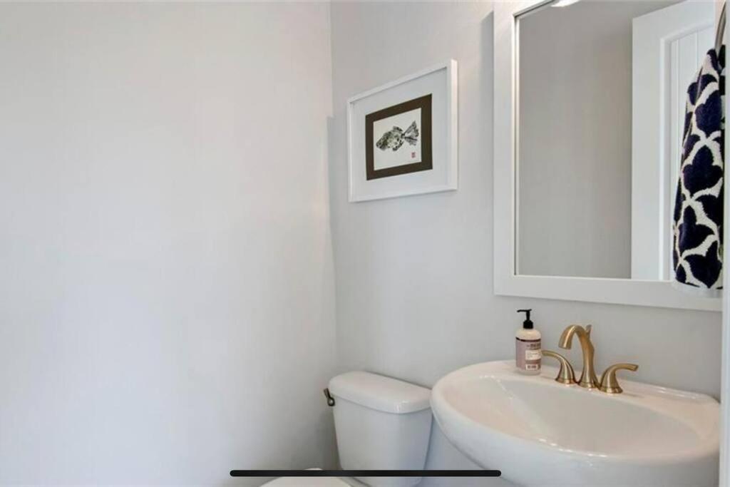 Luxurious Modern Townhouse Right Across Beach!! Table Tennis