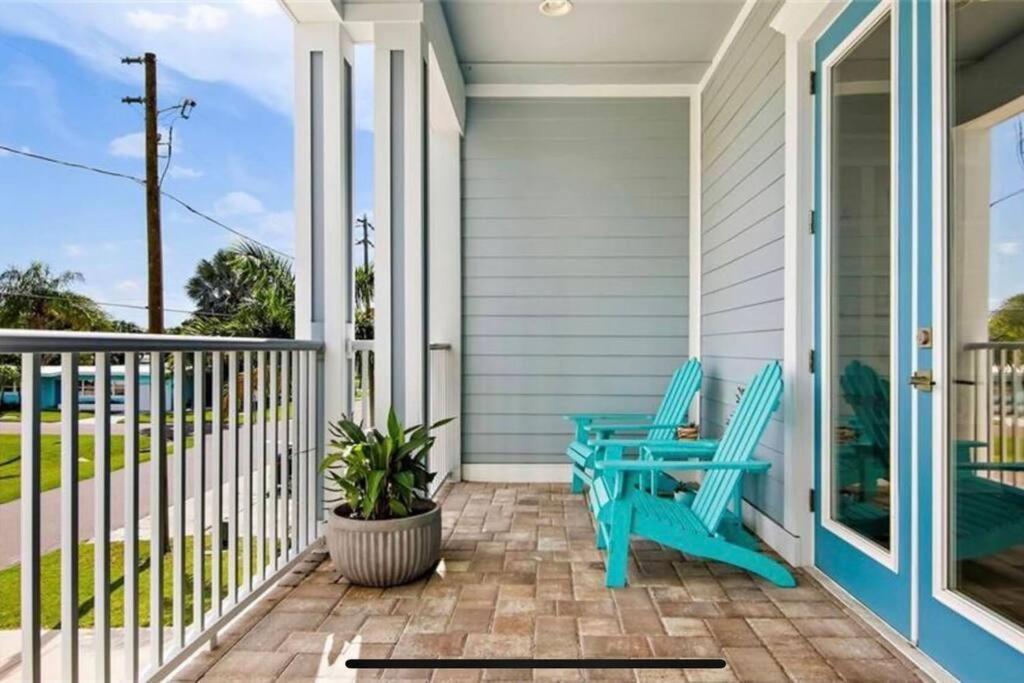 Ferienhaus Luxurious Modern Townhouse Right Across Beach!! Table Tennis St. Pete Beach