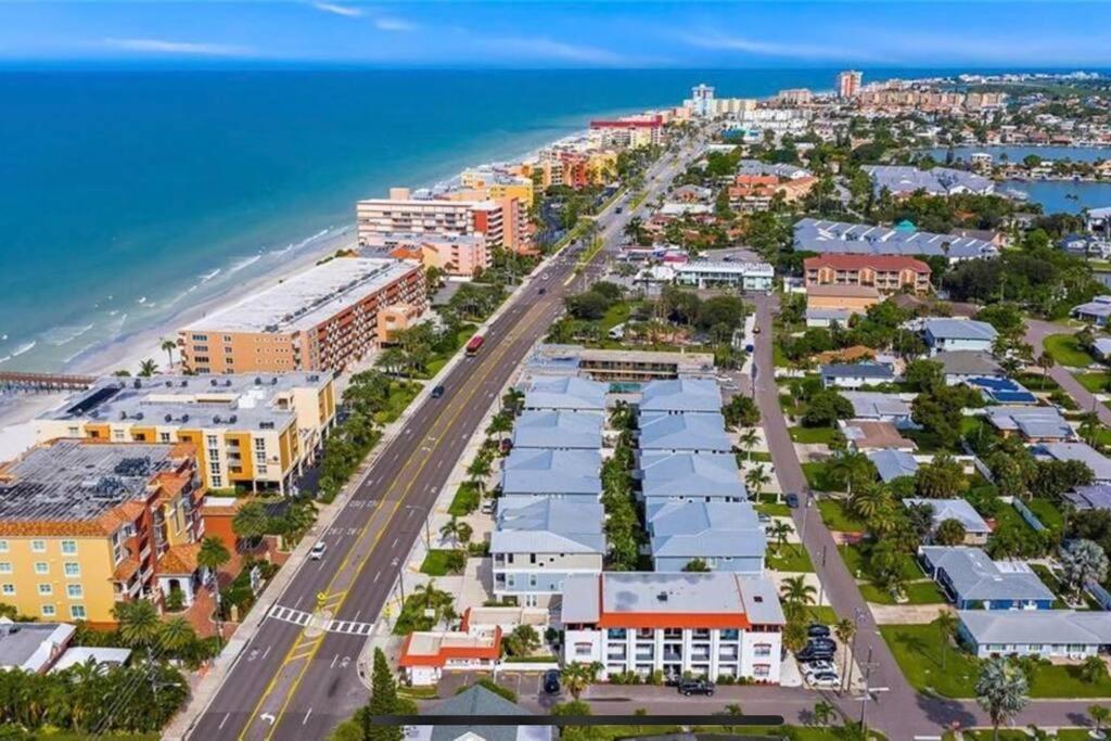 Luxurious Modern Townhouse Right Across Beach!! Table Tennis Hébergement de vacances